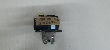 Вольво S80 1999-2002 замок крышки багажника