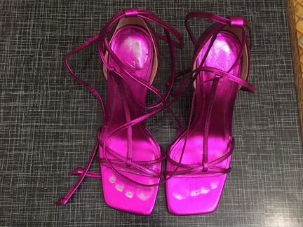 Розовые босоножки Zara