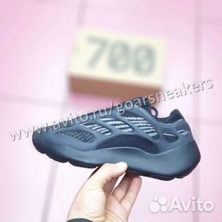 Adidas Yeezy Boost 700