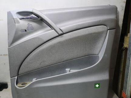 Обшивка двери передняя правая Mercedes V-Class