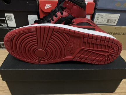 Air jordan 1 mid banned