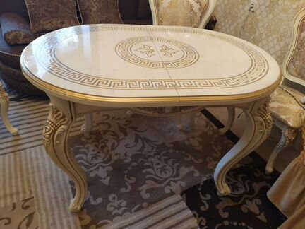 Продам бежевый стол в столовую 120х160