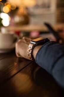 Деревянный ремешок или браслет для Apple Watch