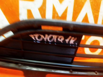 Решетка бампера передняя Toyota Rav4 4 CA40