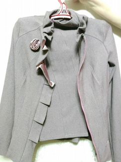Женский костюм (пиджак + юбка). Новый. Стильный