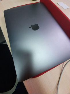 MacBook Pro (13-inch, 2017, Four Thunderbolt 3 Por