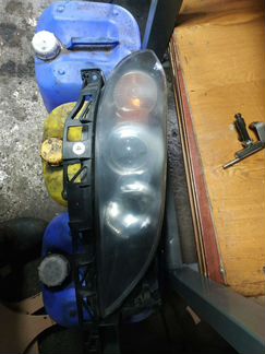 Правая фара Mazda 3 BK