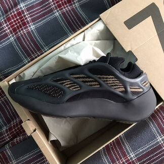 Yeezy boost 700v3 Clay brown 9 11 us