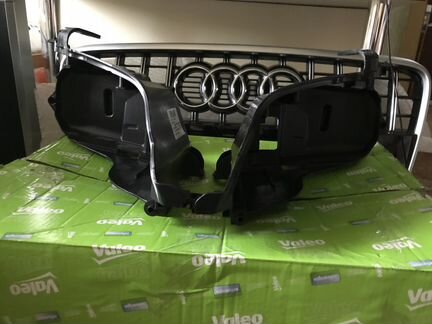 Крепление фары Audi Q7 2009-2015