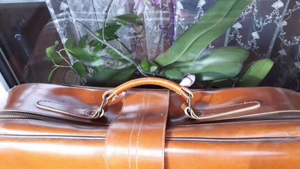 Чемодан из кожзама времён СССР