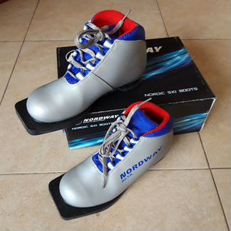 Детские лыжные ботинки