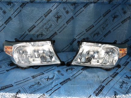 Фара Toyota Land Cruiser 200