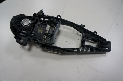 BMW G05 рамка ручки водительской двери с личинкой