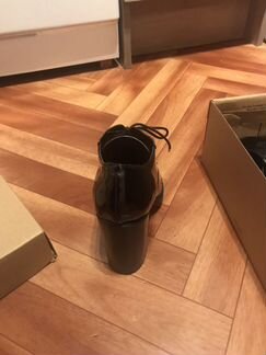 Ботинки на каблуках