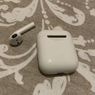 Наушник и кейс Airpods (1 поколения)