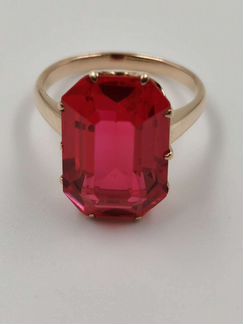 Антикварное золотое кольцо с корундом