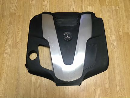 Декоративная крышка двигателя Mercedes A6420102811