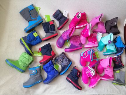 Сапоги Дутики утепленные резиновые Crocs разные