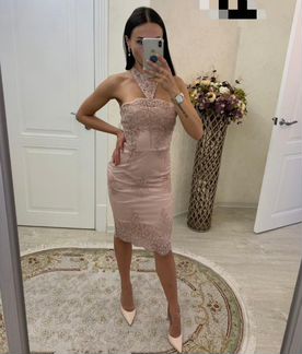 Сногсшибательное платье 40 размер