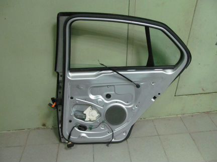 Дверь задняя правая VW jetta 5 бу