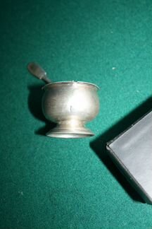 Солонка старинная с ложкой серебро 84 проба штихе