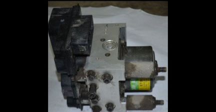 Isuzu NQR блок ABS