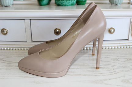 Бежевые туфли Vitacci 39 размер