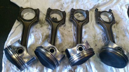 Шатун с поршнем Skoda Octavia 1.8 Turbo CDA