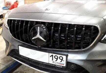 Решетка радиатора Panamericana Mercedes E 213