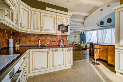 4-к квартира, 132.7 м², 24/32 эт.
