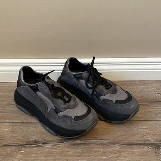 Женские кроссовки