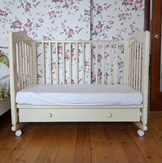 Детская кроватка-качалка