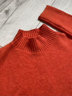 Свитер оранжевый uniqlo размер xs