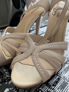 Босоножки Conni