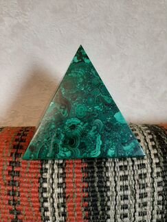 Пирамида малахит 10 см большая