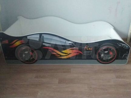 Детская кровать машина