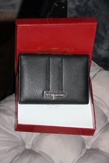 Женская кожаная обложка на паспорт Ferragamo black