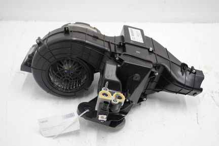 Вентилятор отопителя в корпусе сзади Volvo XC90 II