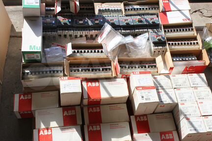 ABB, Merlin Gerin, Siemens в ассортименте
