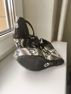 Босоножки Guess оригинал