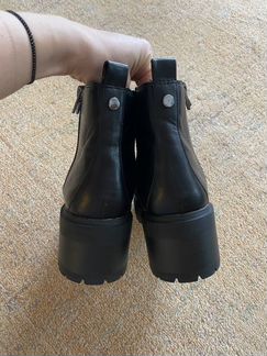 Новые кожаные ботинки