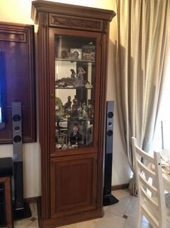 Стеклянный шкаф витрина