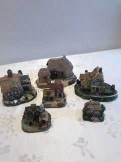 Коллекция миниатюрных домиков