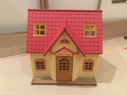 Sylvanian Families домик с семейкой + кроватка для