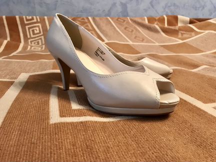 Новые женские кремовые туфли 39,5